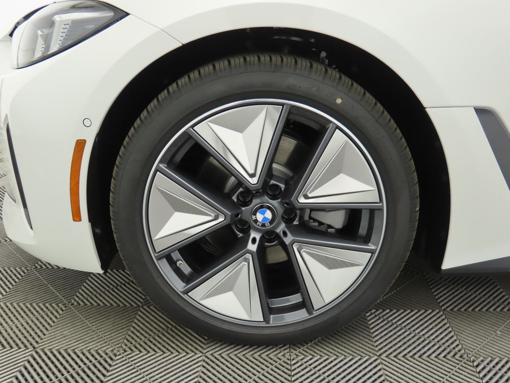 Thumbnail: 2026 BMW i4 - 29