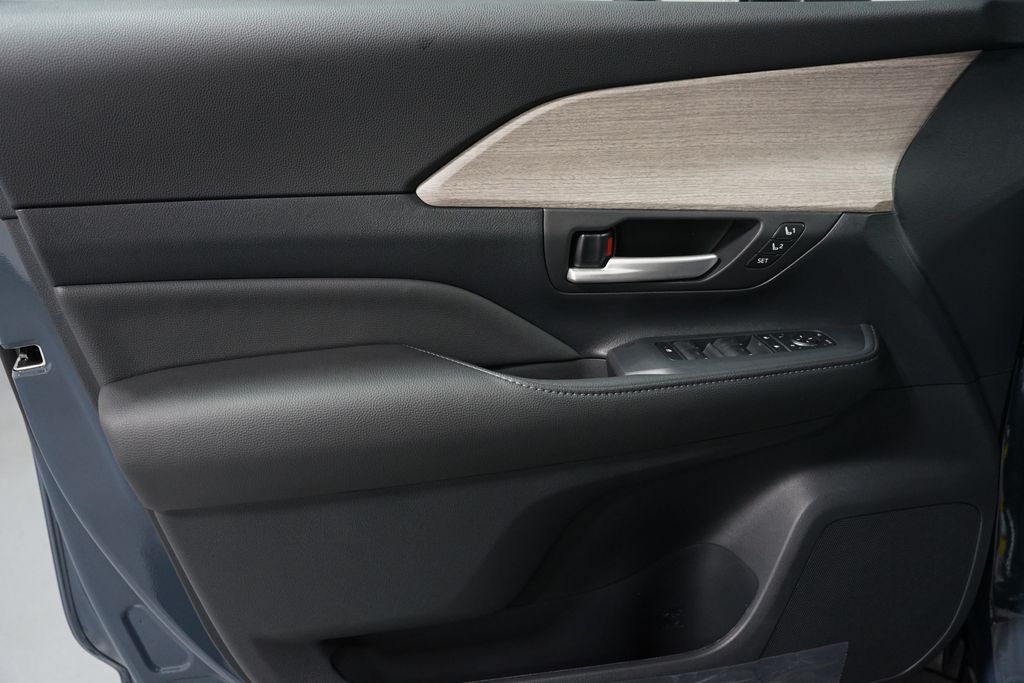 Thumbnail: 2026 Toyota Grand Highlander - 32