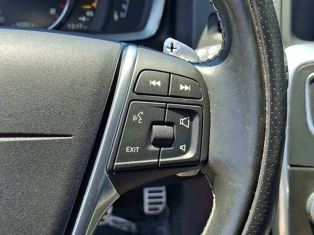 Thumbnail: 2016 Volvo V60 - 22