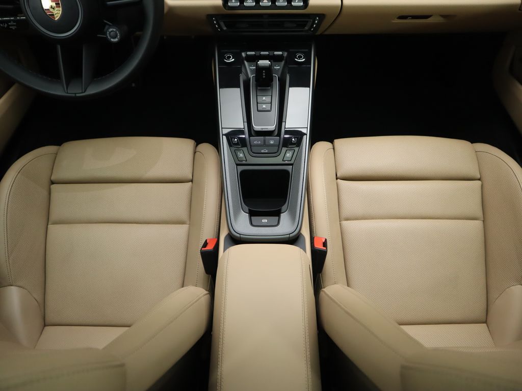 2022 Porsche 911 Carrera 4S 18