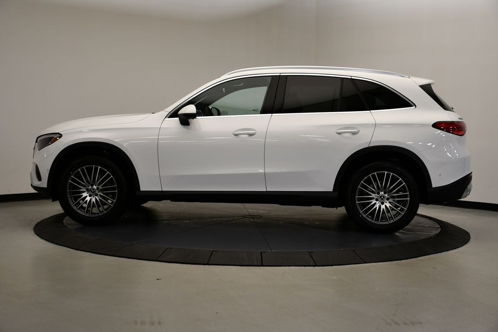 2025 Mercedes-Benz GLC 300 2