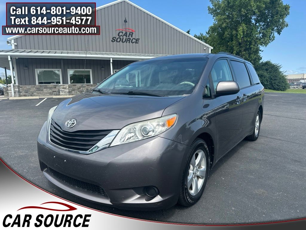 2013 Toyota Sienna LE 7-Passenger