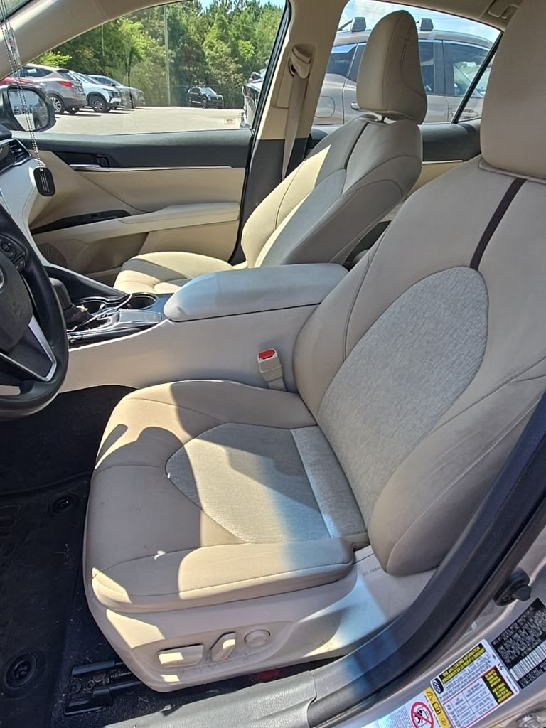 2018 Toyota Camry SE XLE photo 6
