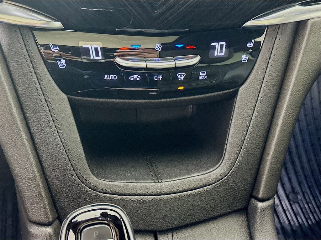 Thumbnail: 2022 Cadillac XT6 - 15