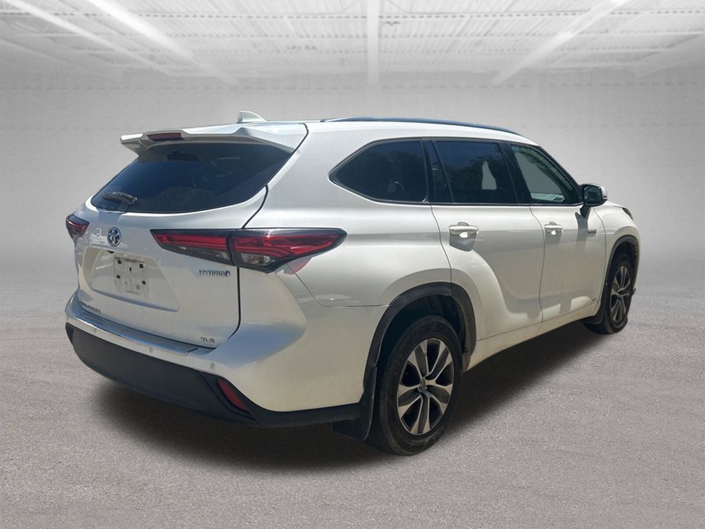 2021 Toyota Highlander Hybrid XLE White at Klick Lewis Buick Chevrolet