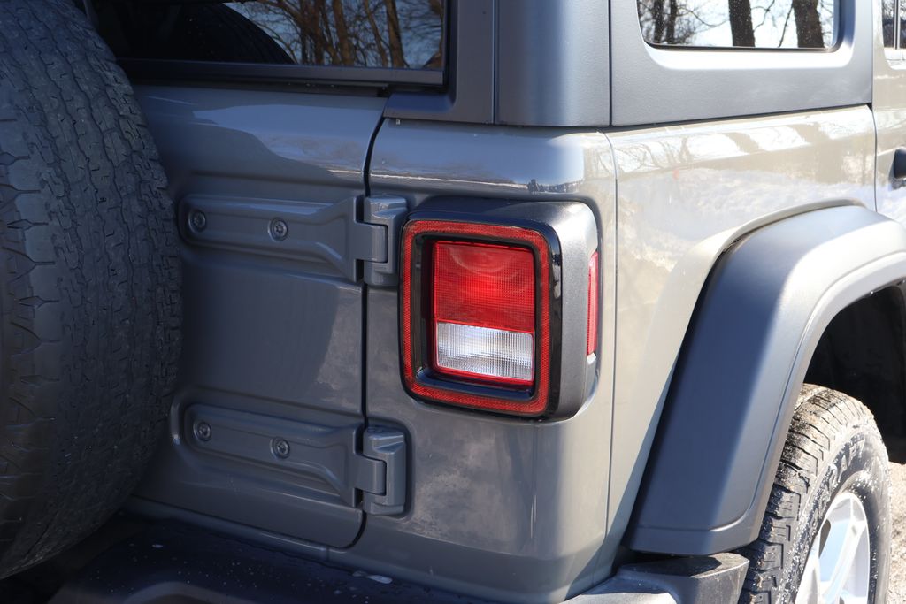 Thumbnail: 2019 Jeep Wrangler - 7