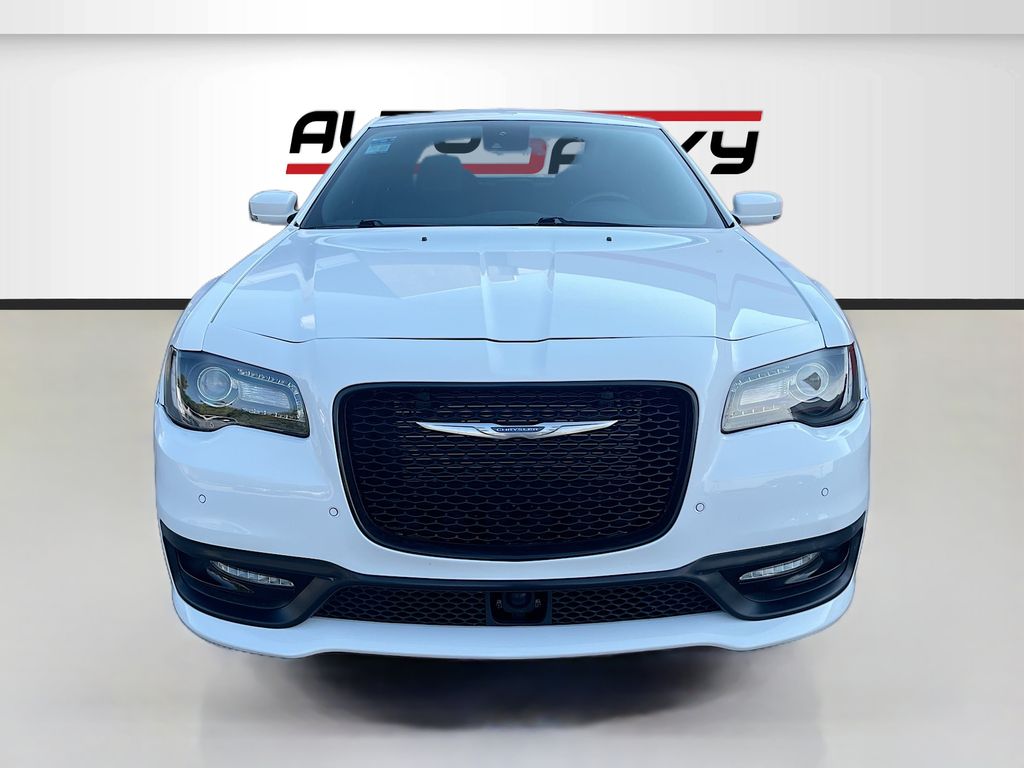 Used 2023 White Chrysler C image 2