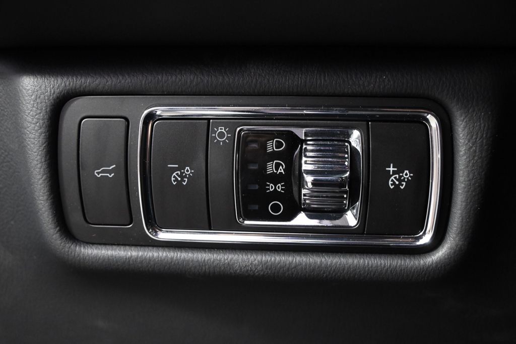 New 2026 Black Lincoln Reserve image 25