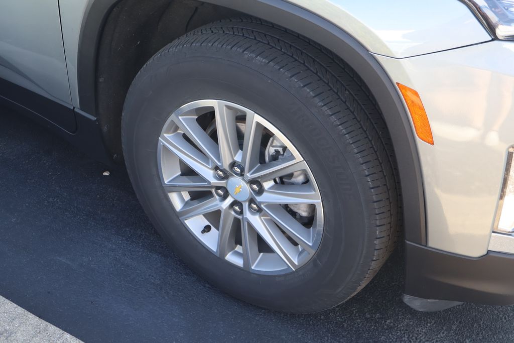 Thumbnail: 2023 Chevrolet Traverse - 6