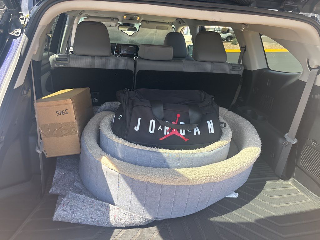 Thumbnail: 2022 Toyota Highlander - 7