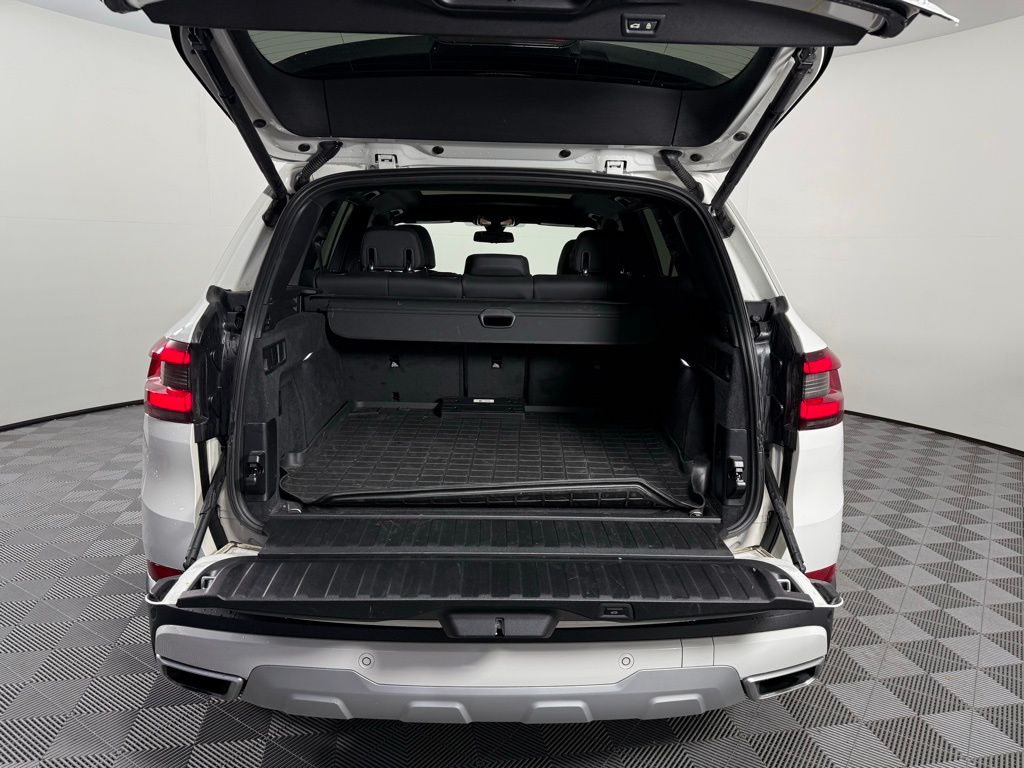 Thumbnail: 2021 BMW X5 - 21