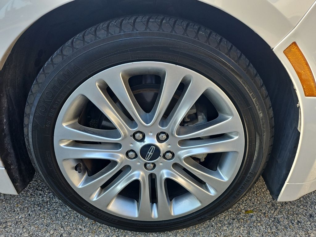 Used 2015 White Lincoln Base image 13