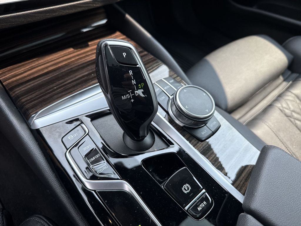 Thumbnail: 2023 BMW 5 Series - 11