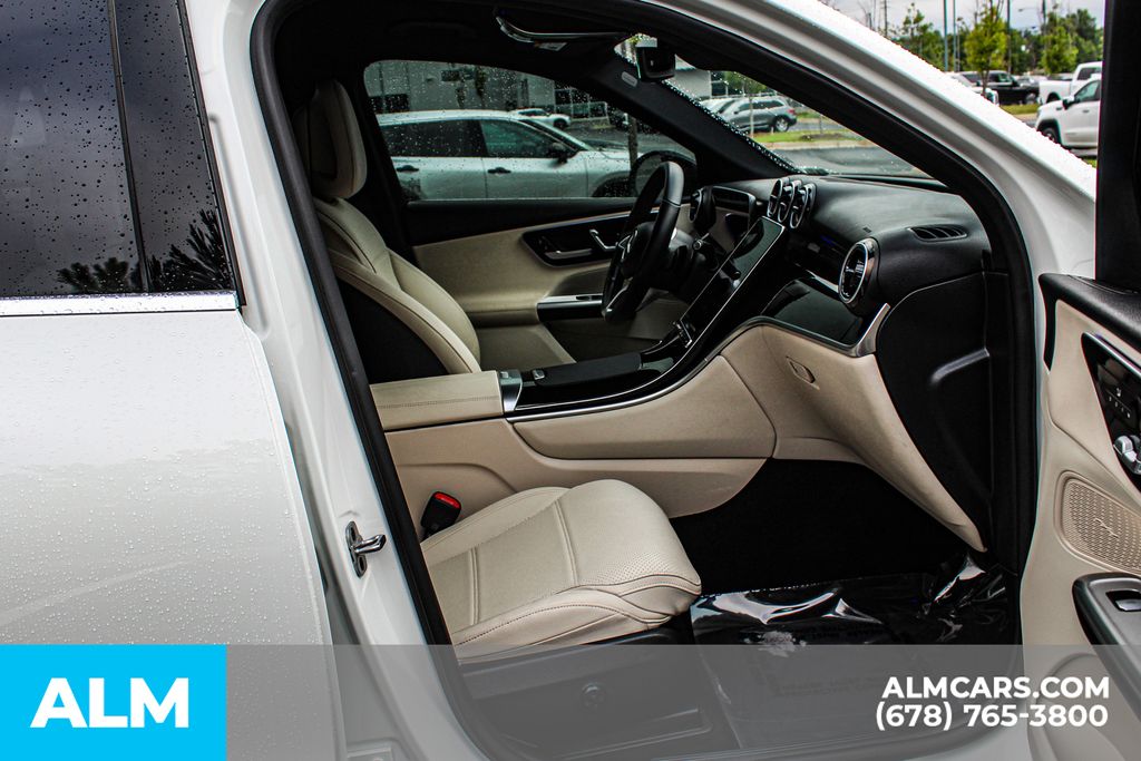 Used 2025 White Mercedes-Benz GLC 350e image 18