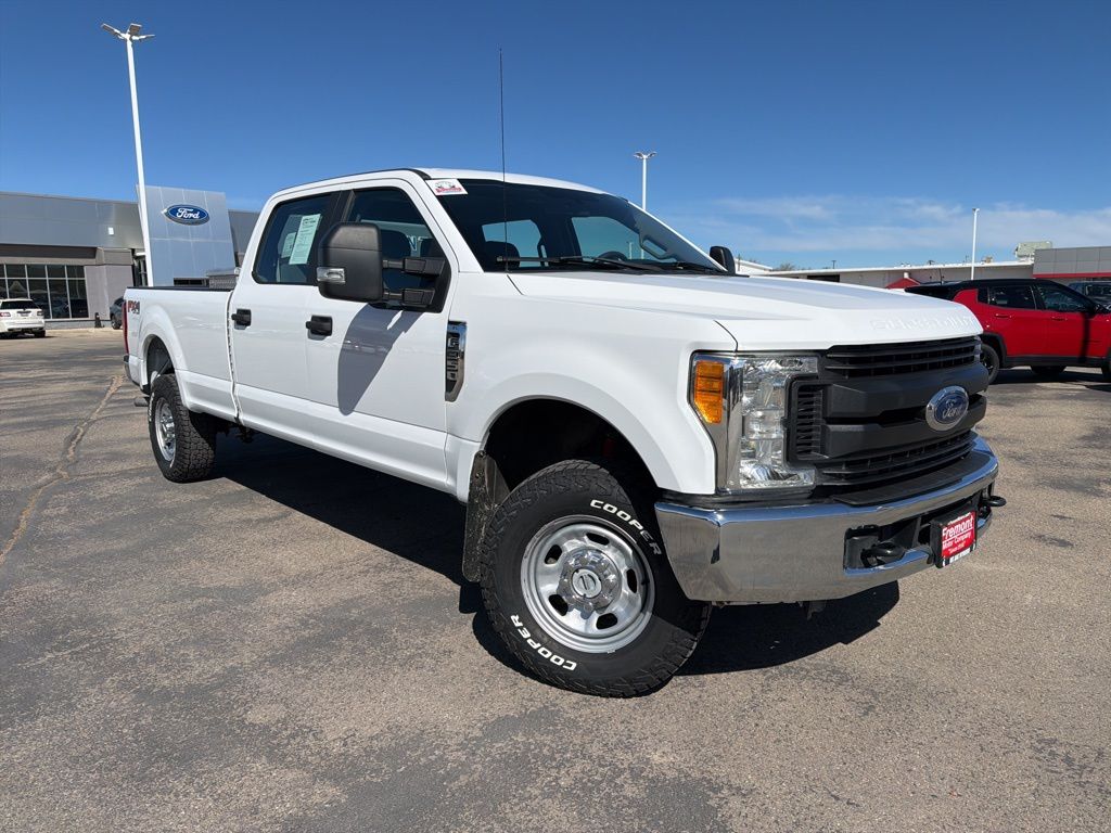 Oxford White 2017 Ford F-350 Super Duty XL Crew Cab 4WD Pickup Truck Four-Wheel Drive 6-Speed Automatic