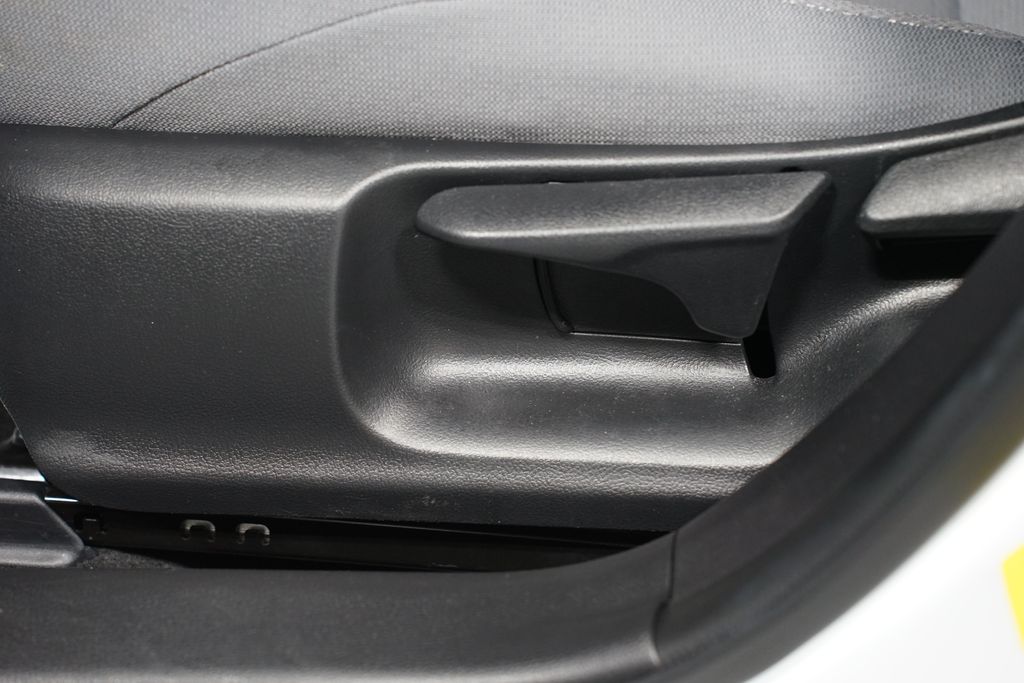 Thumbnail: 2024 Toyota Corolla - 32