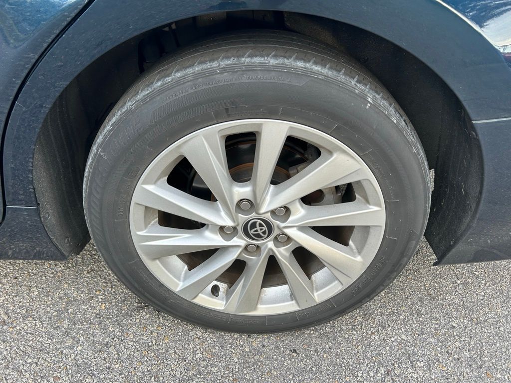 Thumbnail: 2021 Toyota Camry - 9