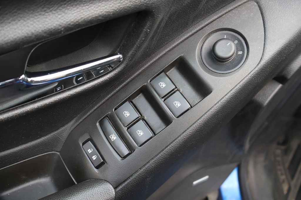 Thumbnail: 2015 Chevrolet Trax - 16