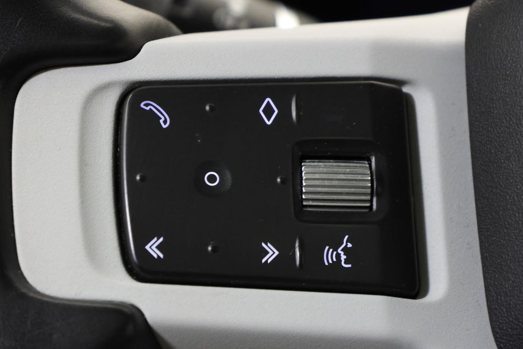 Thumbnail: 2021 Land Rover Defender - 18