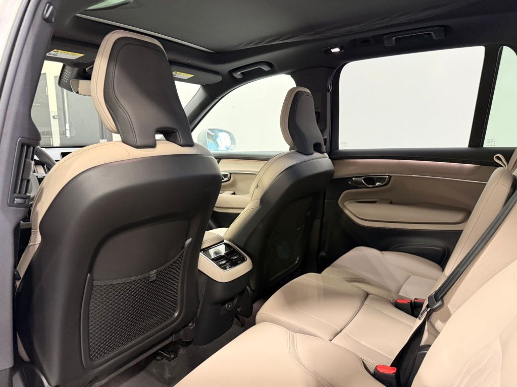 Thumbnail: 2025 Volvo XC90 - 20