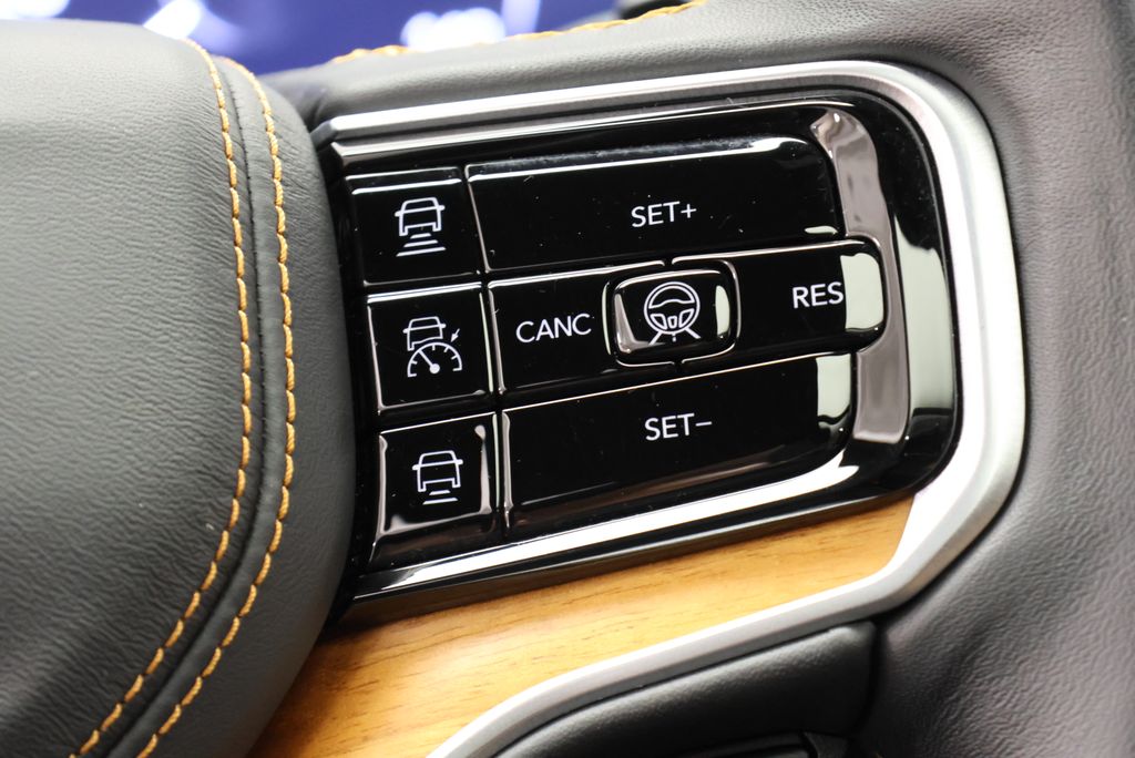 Thumbnail: 2022 Jeep Grand Wagoneer - 23