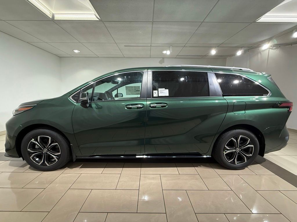 Thumbnail: 2026 Toyota Sienna - 2