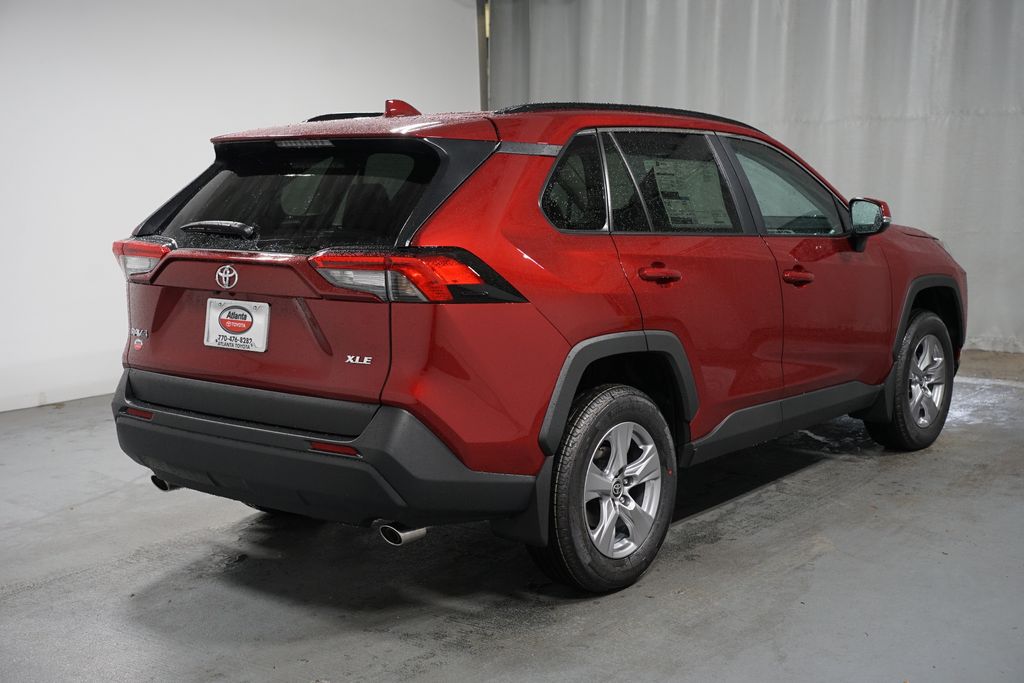 2025 Toyota RAV4 XLE 8
