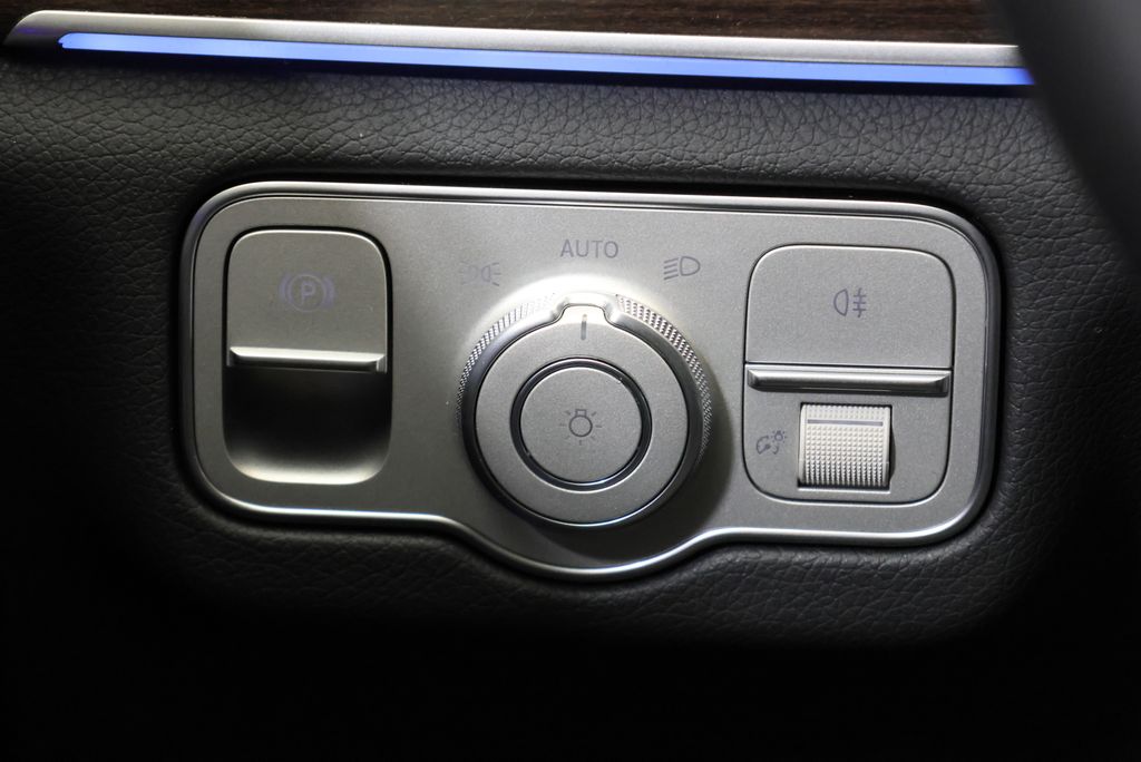 Thumbnail: 2026 Mercedes-Benz GLE - 19