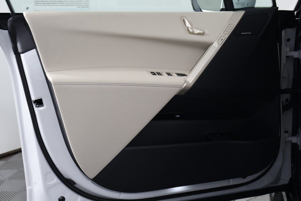 Thumbnail: 2026 BMW iX - 7