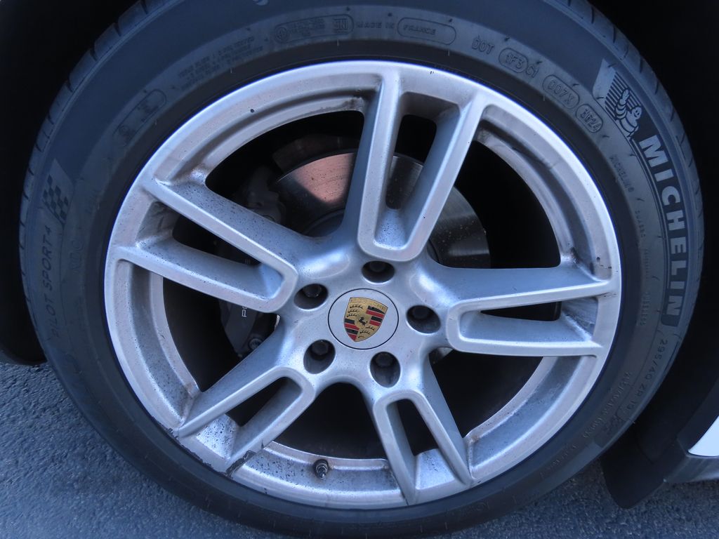 Thumbnail: 2020 Porsche Panamera - 17