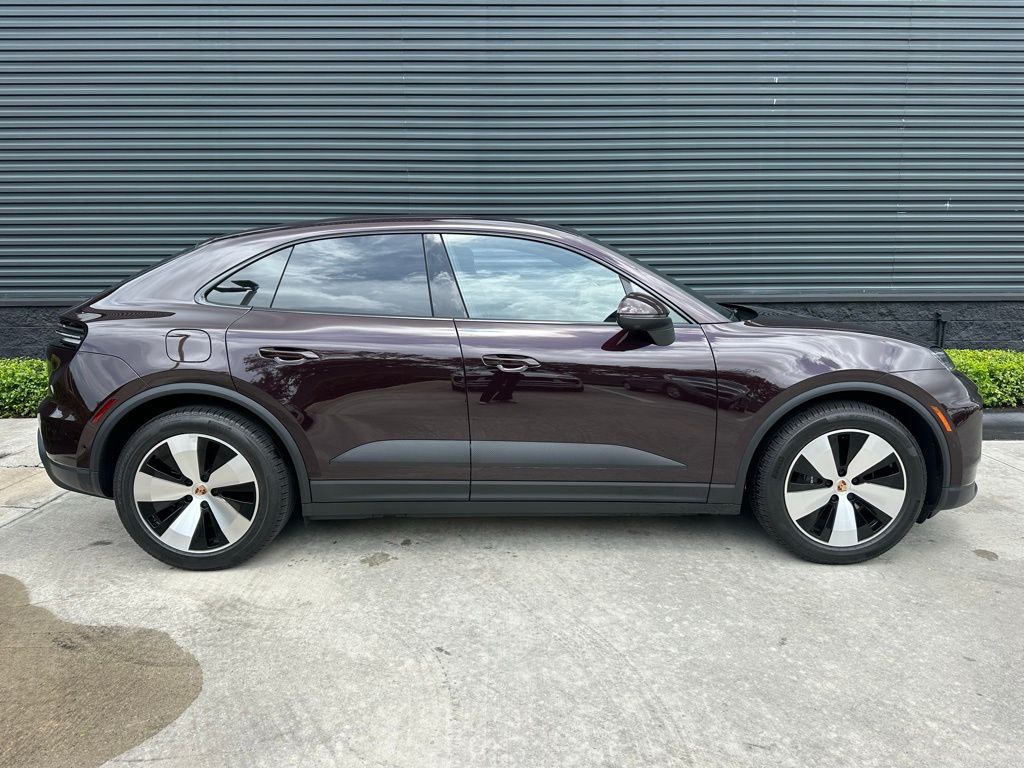 Thumbnail: 2025 Porsche Macan - 10
