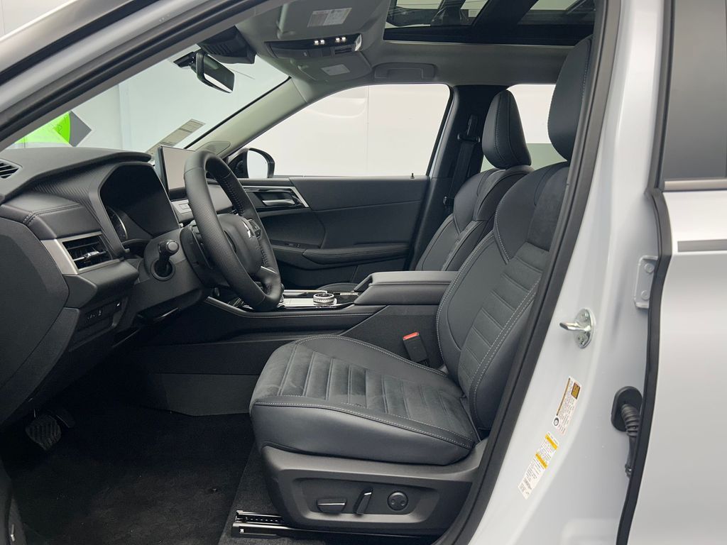 New 2026 White Mitsubishi Trail Edition image 15