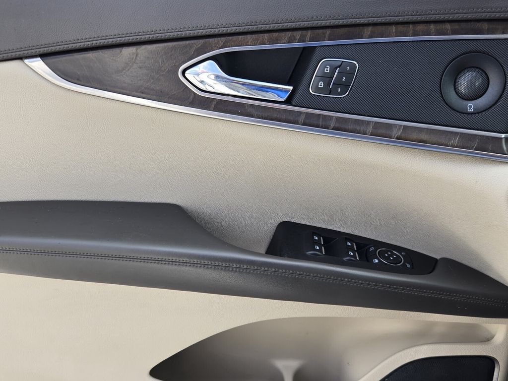 2019 Lincoln Nautilus - $15,475