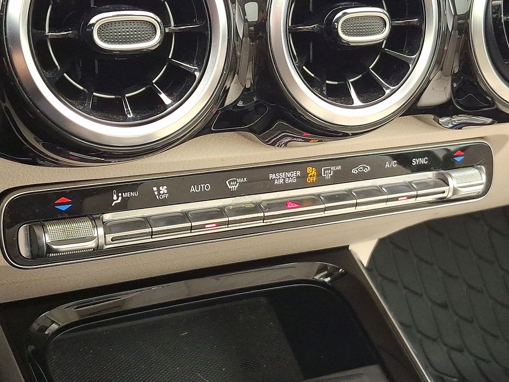 Thumbnail: 2020 Mercedes-Benz GLB - 16