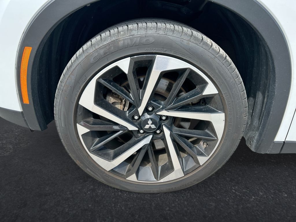 Thumbnail: 2024 Mitsubishi Outlander - 10