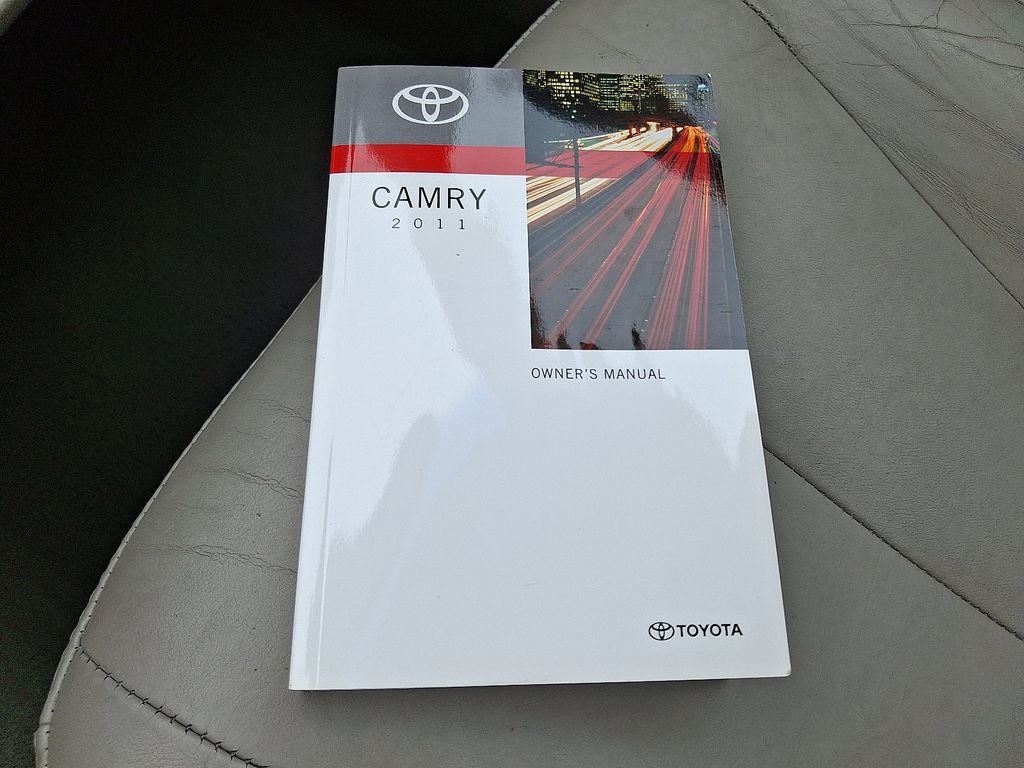 2011 Toyota Camry XLE 26