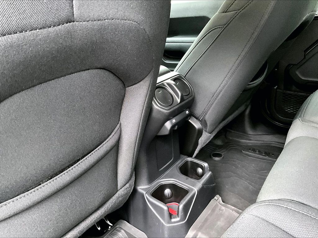 2022 Jeep Gladiator — photo 25