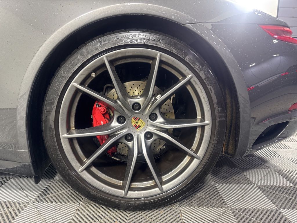 Thumbnail: 2017 Porsche 911 - 12