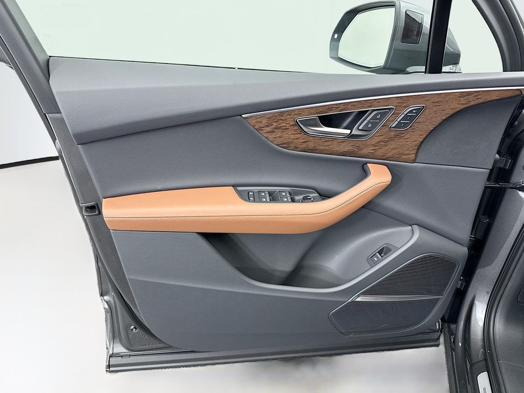 Thumbnail: 2026 Audi Q7 - 24