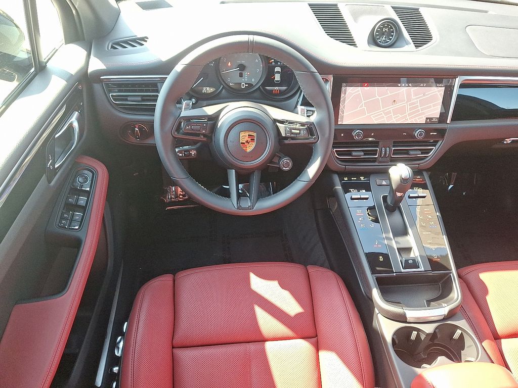 Thumbnail: 2026 Porsche Macan - 13