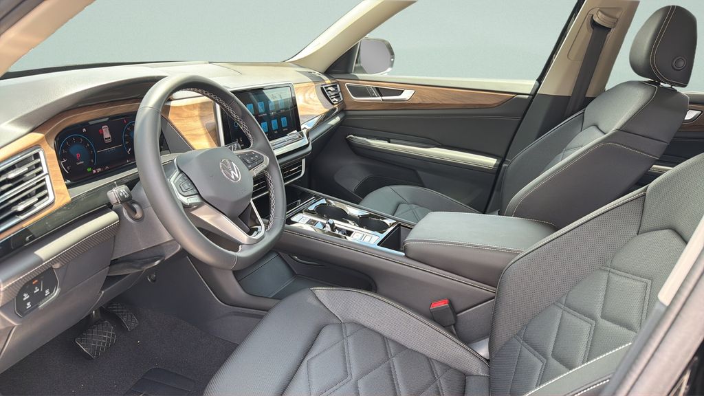 New 2026 Black Volkswagen 2.0T SE w/Technology image 28