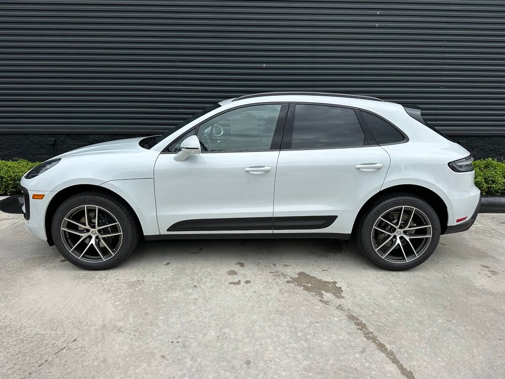 Thumbnail: 2026 Porsche Macan - 2