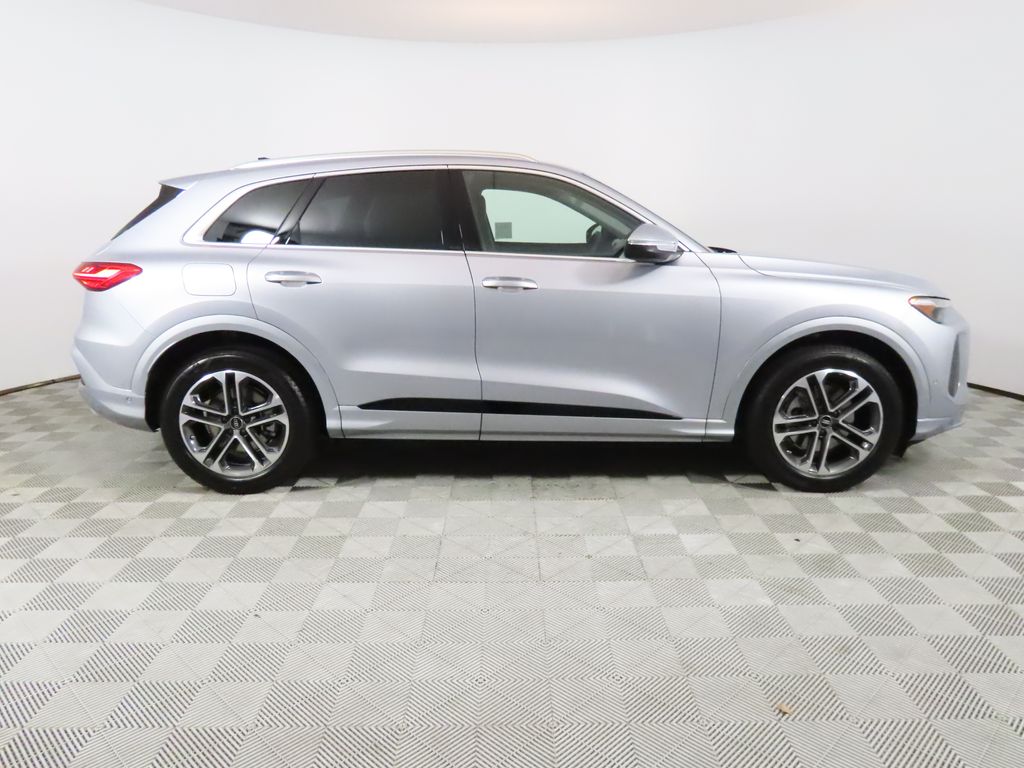 Thumbnail: 2025 Audi Q5 - 6