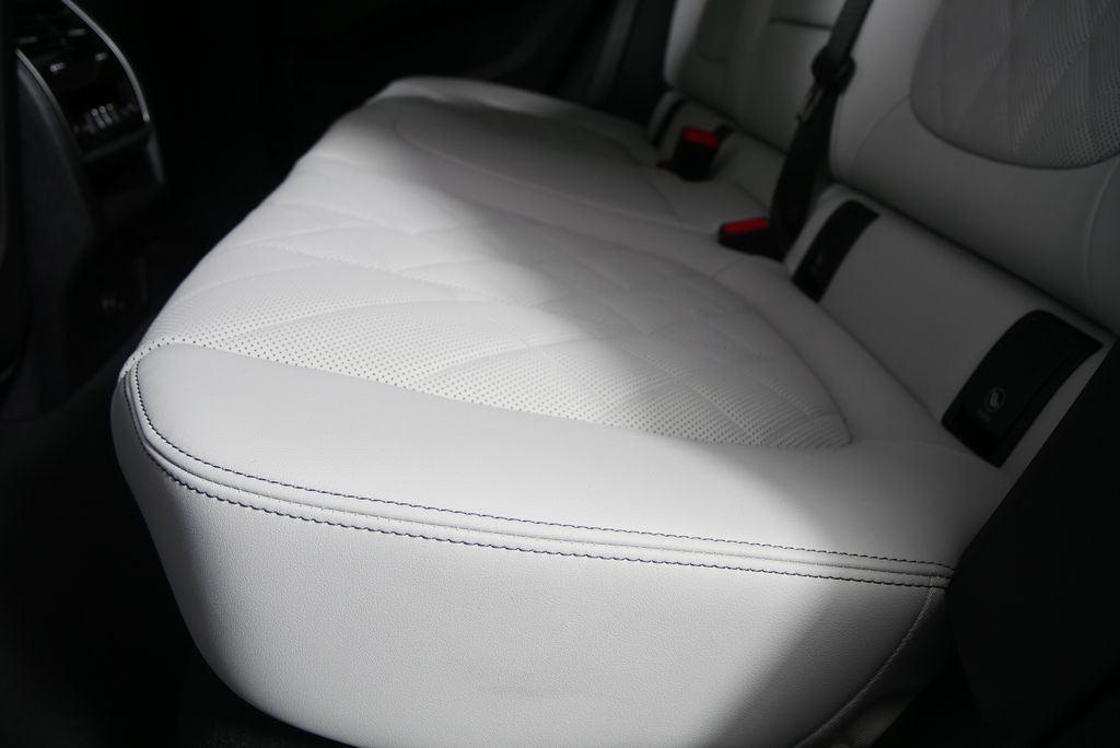 Thumbnail: 2026 BMW X6 - 15