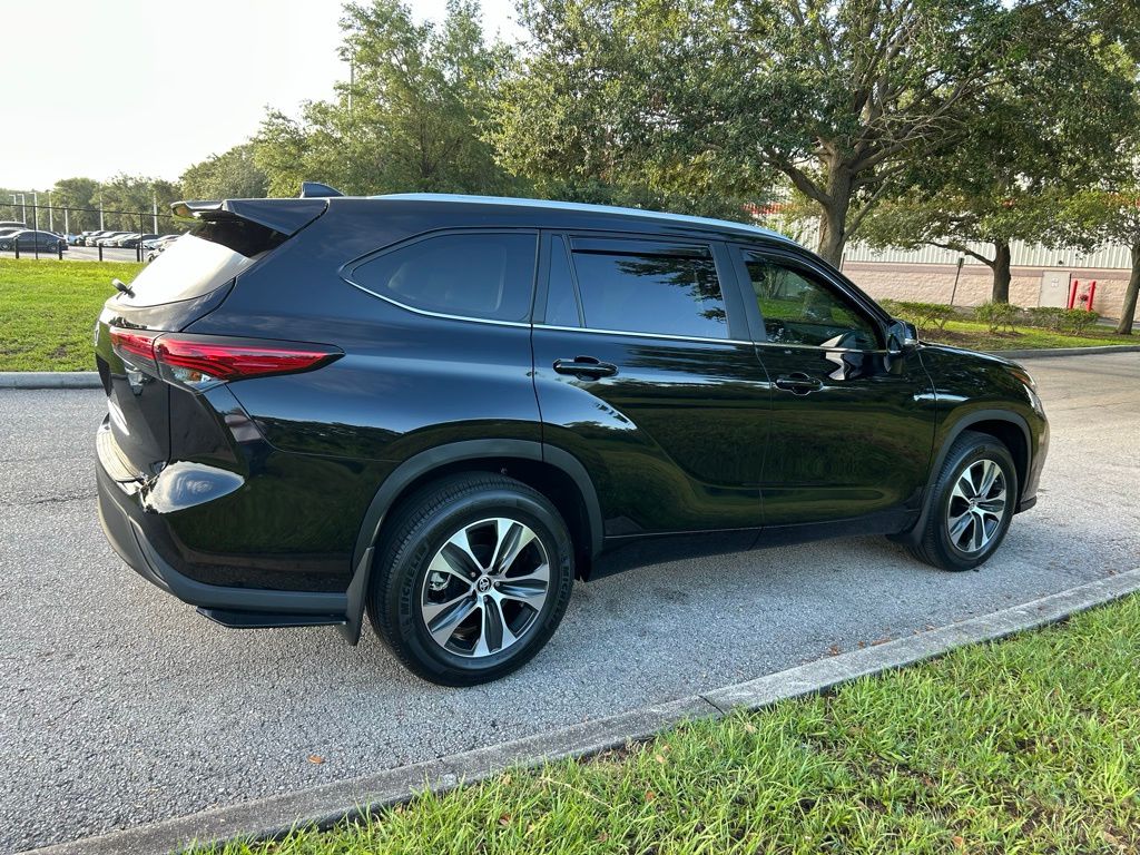 Thumbnail: 2023 Toyota Highlander - 5