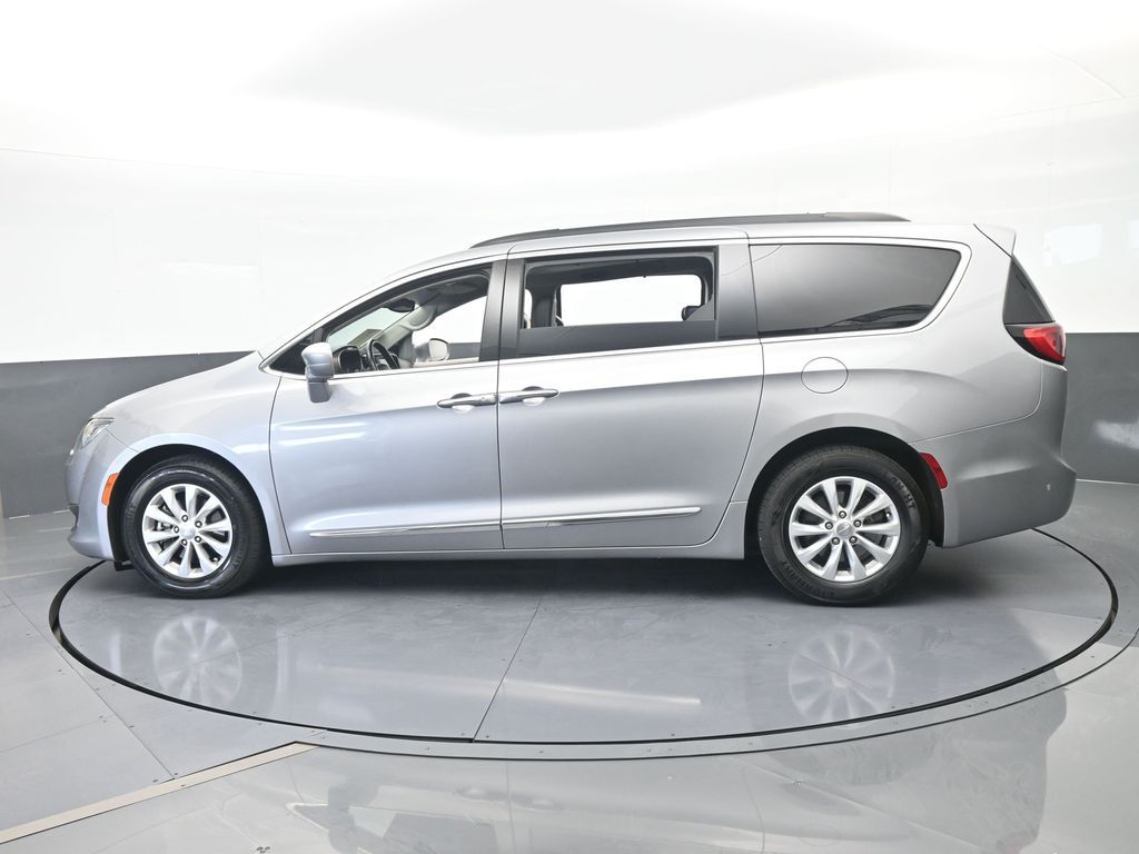 Used 2017 Billet Silver Metallic Clearcoat Chrysler Touring L image 3
