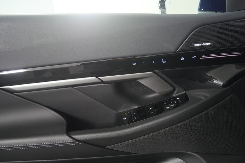 Thumbnail: 2026 BMW 5 Series - 8