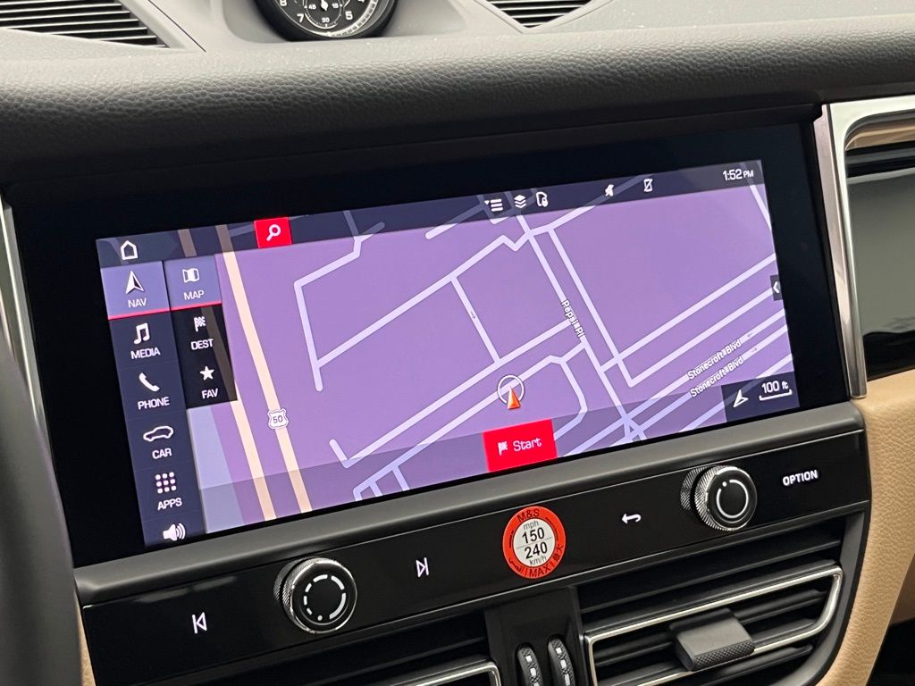 Thumbnail: 2025 Porsche Macan - 21