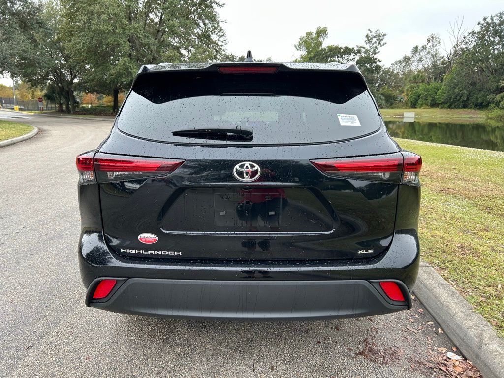 Thumbnail: 2024 Toyota Highlander - 4