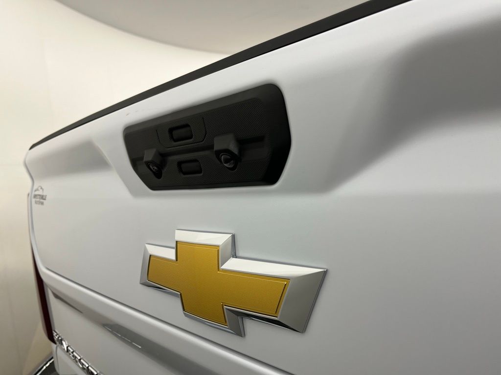 Thumbnail: 2026 Chevrolet Silverado 3500 - 23